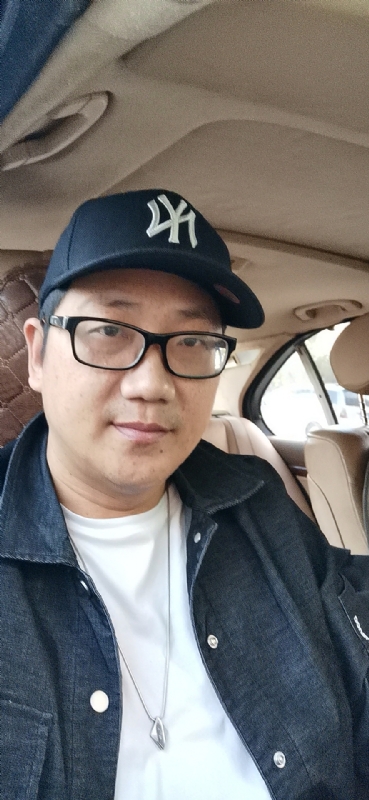 拥抱幸福的第一张照片--霞浦征婚网